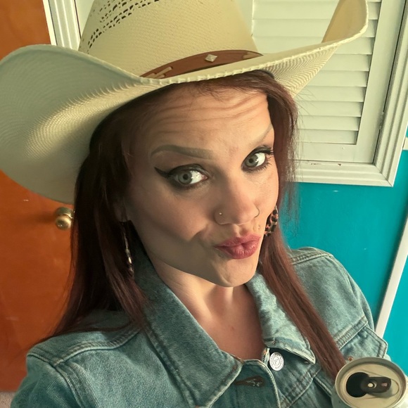 Meet your Posher, Teresa - Picture 1 of 2